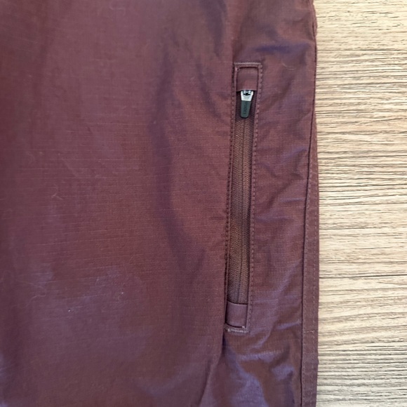 Vuori Ripstop pants- Burgundy - Picture 2 of 4